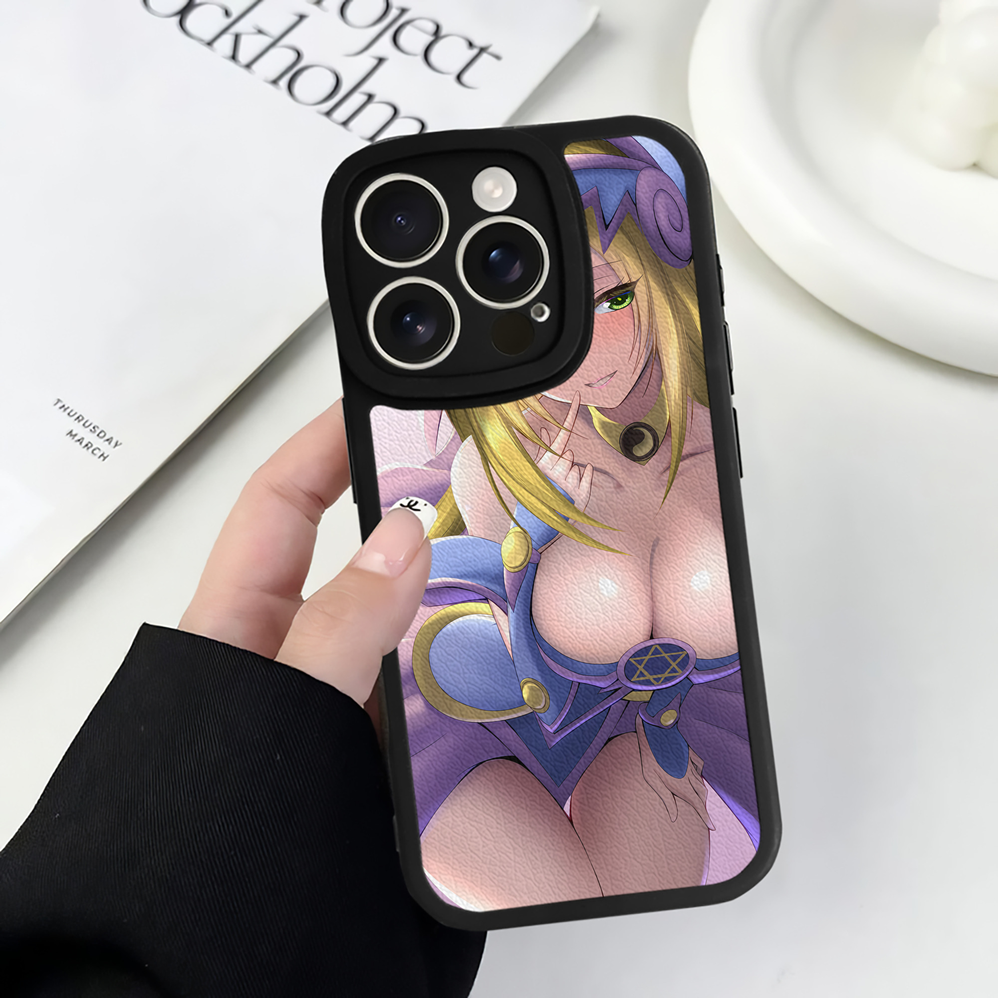 （画像用） 遊☆戯☆王 Yu-Gi-Oh! 【iPhone 16シリーズ対応】シリコンスマホケース（レザー調） 材質：シリコン